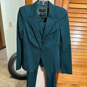 Body by Victoria women’s teal colored suit